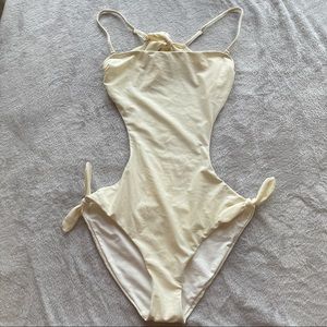 NWT 6 shore road cream swimsuit one piece m med